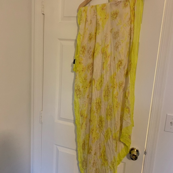 Stella & Dot scarf with bag. - Picture 3 of 5